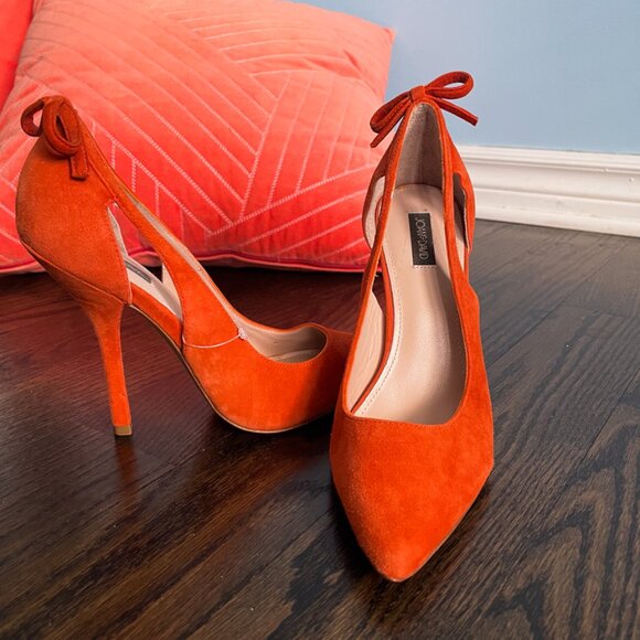 Joan&David Suede Pump with Side Cutouts and a Demure Bow Detail. 4" Heel, Sz. 7 - Picture 1 of 4